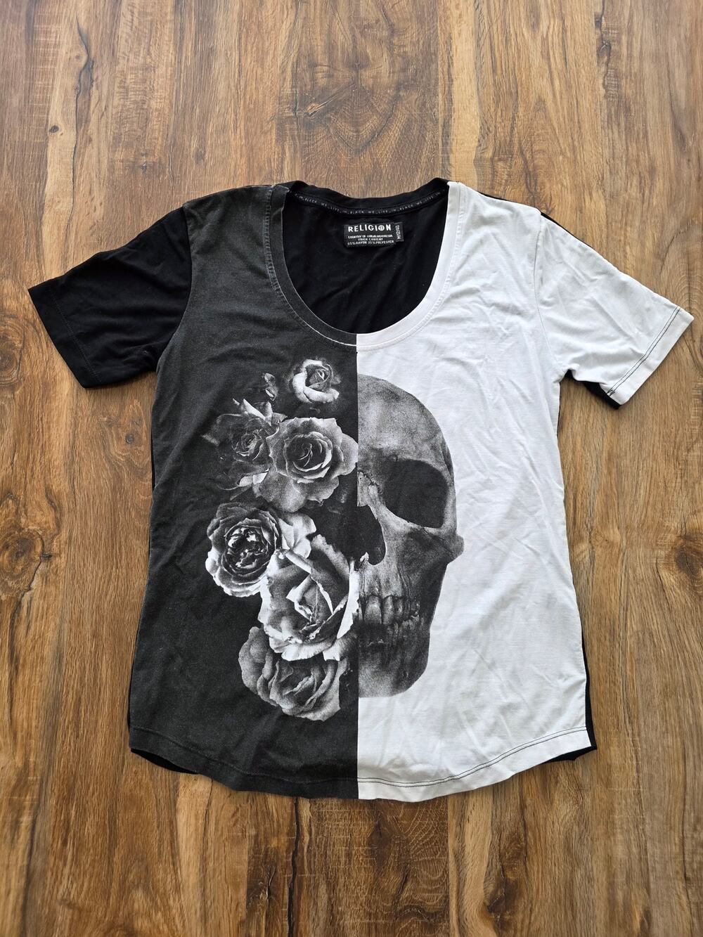 Religion Skull Clothing Distressed Two Tone Graphic Design Top Black Size M